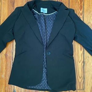 Dalia Xs black blazer